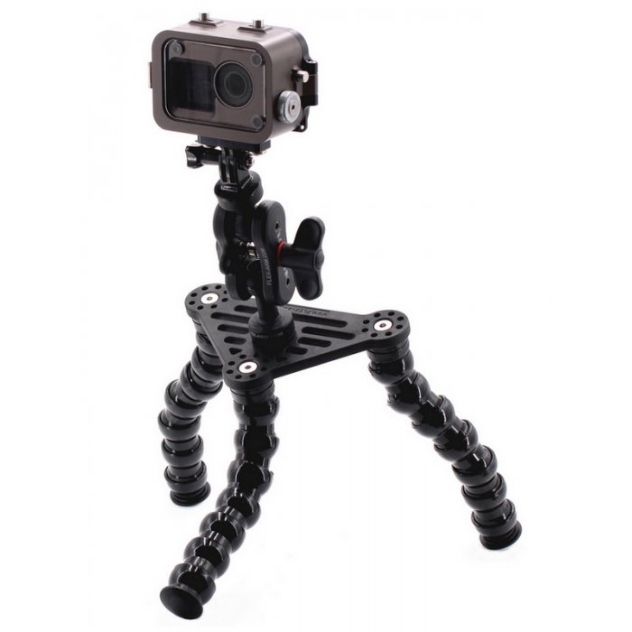 Underwater tripod with flexarm and 1-inch ball